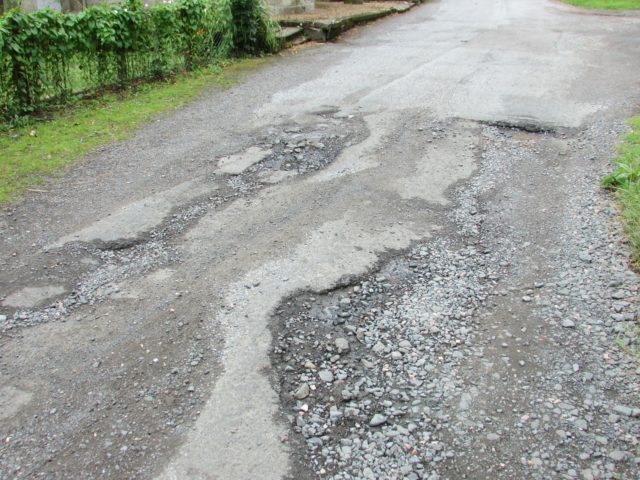Potholes have Ontarians concerned, but not enough to act